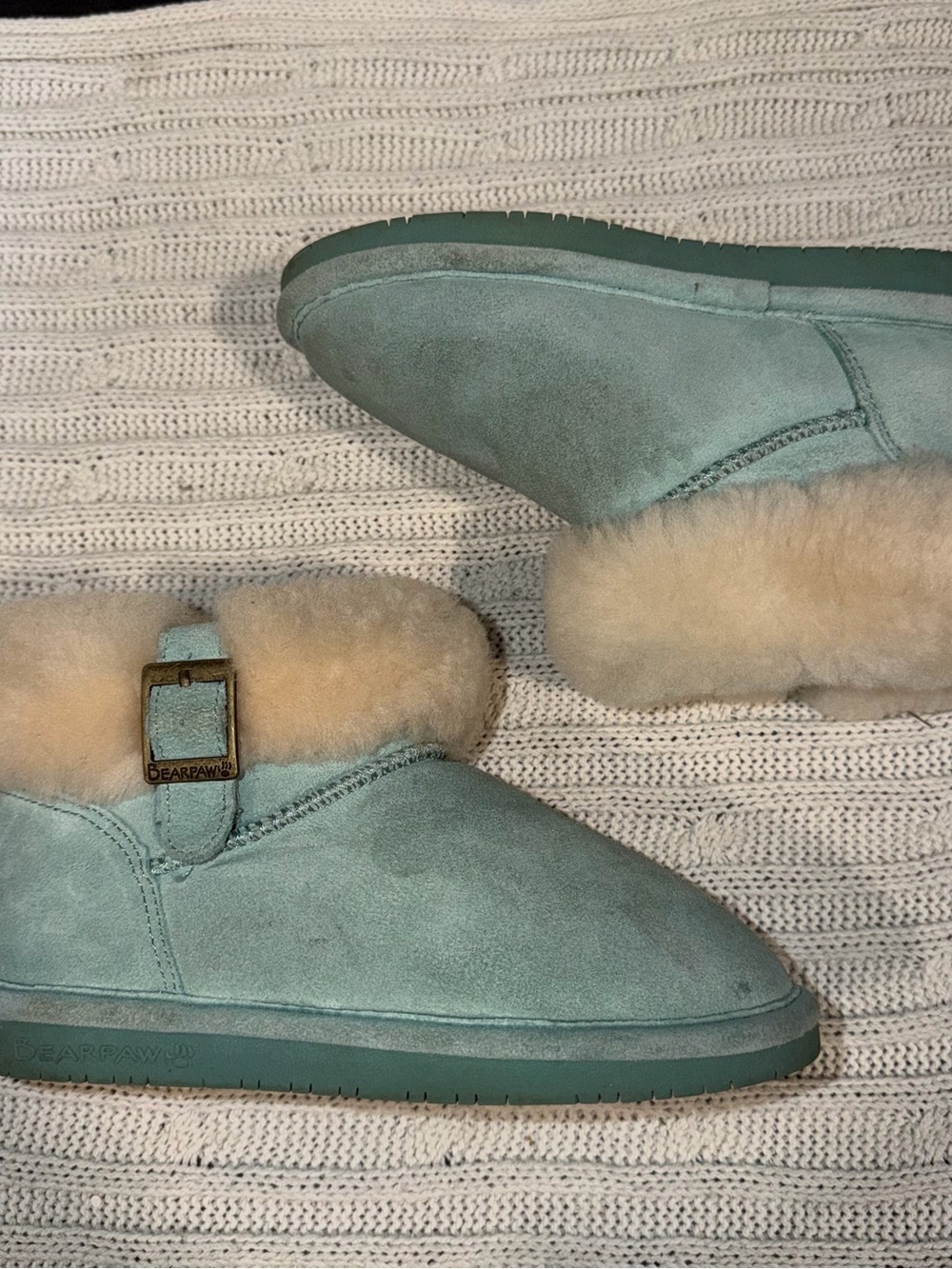 BearPaw Mint Suede Shearling Buckle Slipper boots size 2